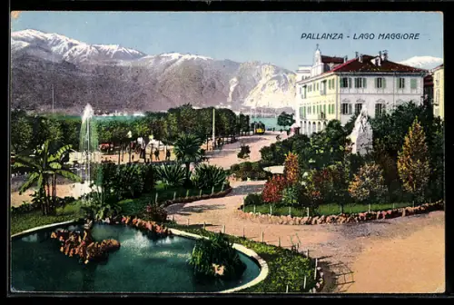 AK Pallanza, Lago Maggiore, Ortspartie mit Springbrunnenm Strassenbahn und Bergpanorama