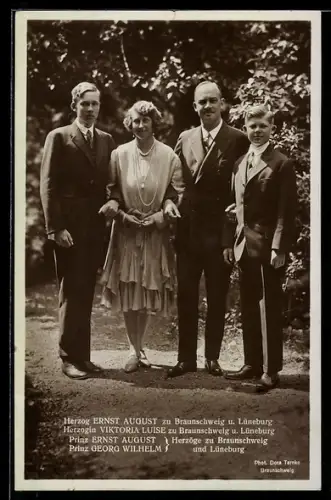 AK Ernst August Herzog von Braunschweig im Kreise seiner Familie
