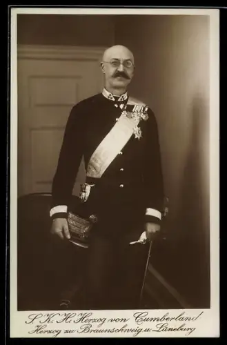 AK Herzog von Cumberland, Herzog zu Braunschweig und Lüneburg, Porträt in Uniform mit Schärpe und Degen