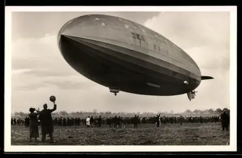 AK Zeppelin LZ 129 Hindenburg vor der Landung