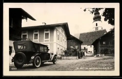 AK St. Veit bei Mauerkirchen, Blick zur Kirche, Auto