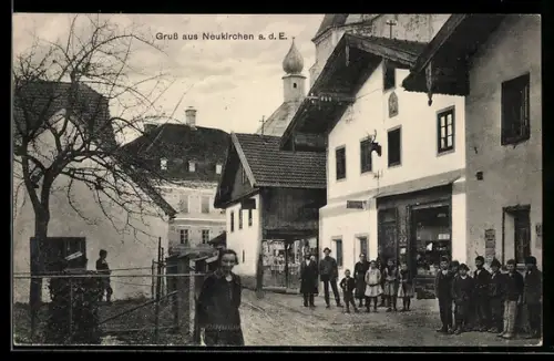 AK Neukirchen a. d. E., Gruppe vor dem Gasthaus im Ort