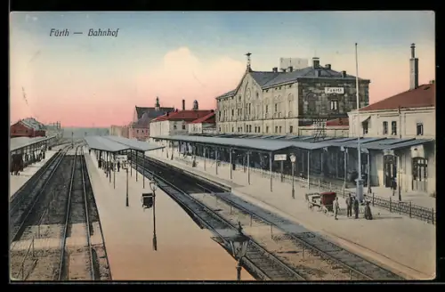 AK Fürth, Bahnhof mit wartenden Leuten