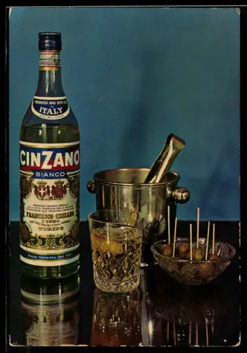AK Cinzano Bianco, Flasche, Glas und Oliven