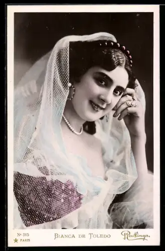 Foto-AK Atelier Reutlinger, Paris: Bianca de Toledo lächelnd in Kamera blickend
