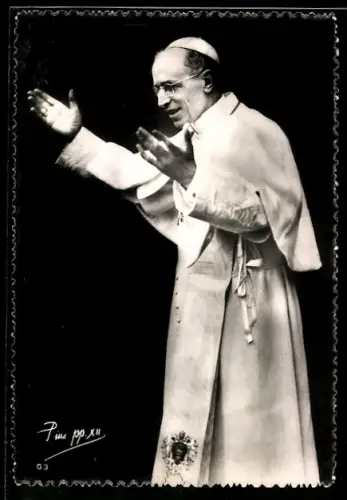 AK Papst Pius XII. mit erhobenen Armen