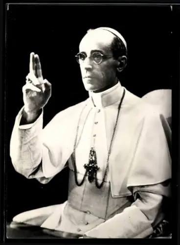 AK Papst Pius XII. mit erhobener Hand