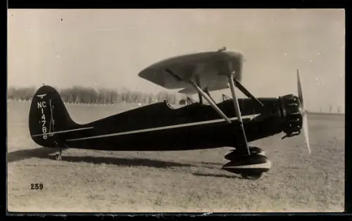 AK Schulflugzeug mit Kennung NC 14788 auf Flugfeld