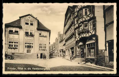 AK Fritzlar, Strassenpartie in der Haddamargasse mit Adler Apotheke und weiteren Geschäften