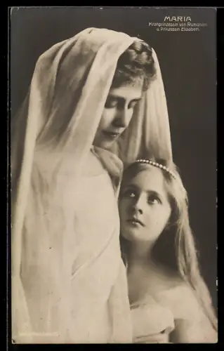 AK Kronprinzessin Maria von Rumänien umarmt Prinzessin Elisabeth