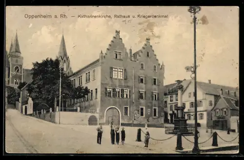 AK Oppenheim, Strassenpartie mit Katharinenkirche, Rathaus und Kriegerdenkmal