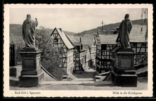 AK Bad Orb i. Spessart, Blick in die Kirchgasse, Statuen