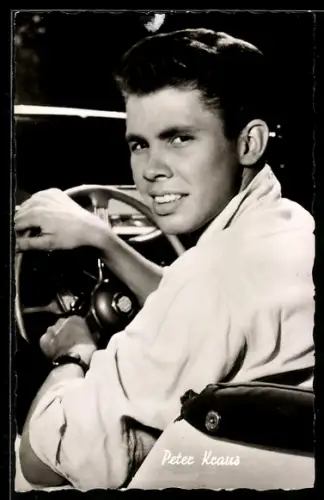 AK Musiker Peter Kraus fährt Auto
