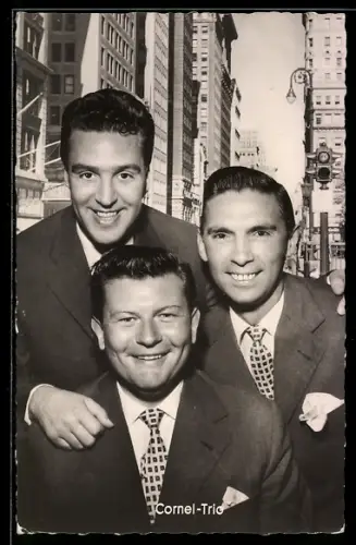 AK Musiker des Cornel-Trios lächeln in die Kamera