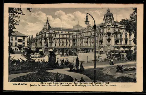 AK Wiesbaden, Blick vom Blumengarten vor dem Kurhaus auf das Hotel Nassauer Hof