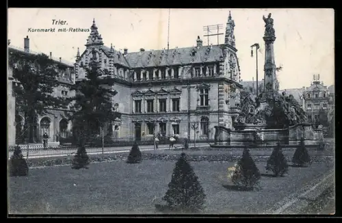 AK Trier, Kornmarkt mit Blick zum Rathaus