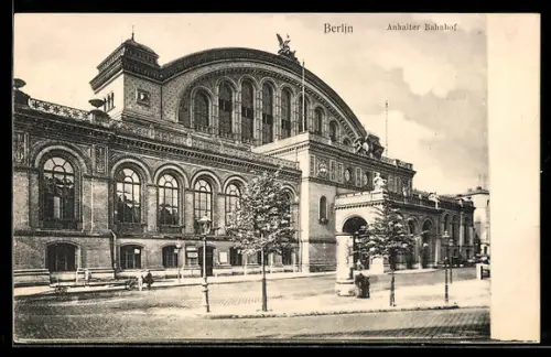 AK Berlin-Kreuzberg, Blick auf den Anhalter Bahnhof, Litfasssäule