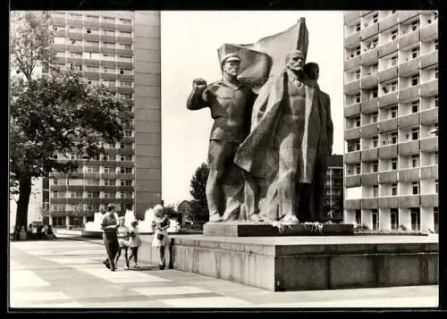 AK Dresden, Lenindenkmal in der Prager Strasse