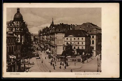 AK Dresden, König Johann-Strasse mit Geschäften und Strassenbahn
