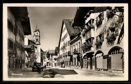 AK Mittenwald, Partie auf der Hauptstrasse mit blick zum Hotel Post