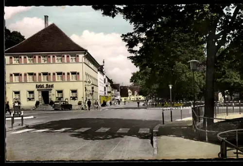 AK Leutkirch, Strassenpartie mit Hotel Post