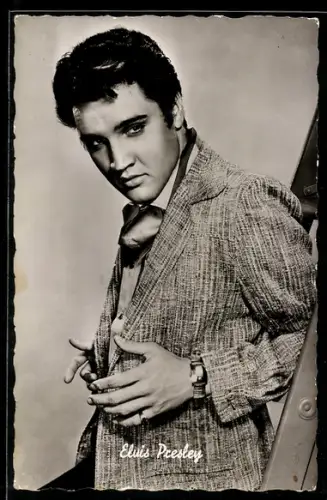AK Schauspieler und Musiker Elvis Presley im Anzug