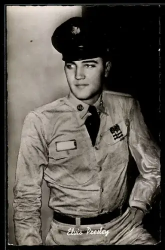 AK Musiker Elvis Presley in Uniform