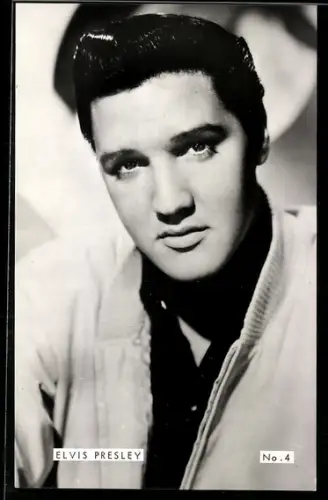 AK Musiker Elvis Presley mit nachdenklichem Blick