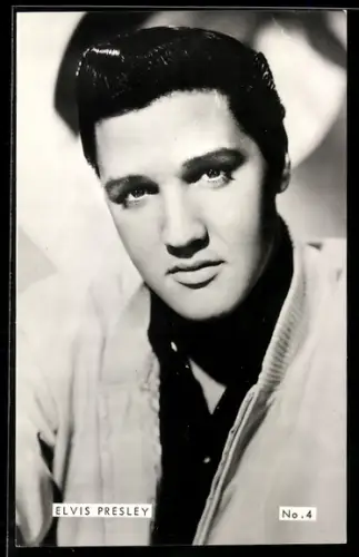 AK Musiker Elvis Presley mit nachdenklichem Blick