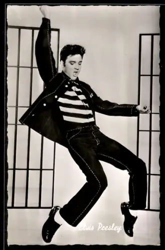 AK Musiker Elvis Presley zeigt seinen berühmten Hüftschwung
