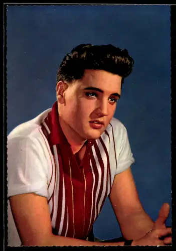 AK Musiker Elvis Presley schaut in die Ferne
