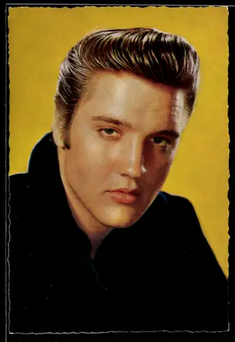 AK Musiker Elvis Presley mit seiner berühmten Schmalztolle