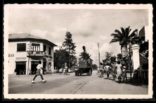 AK Douala, Carrefour, Avenue Poincaré et du 27 Août