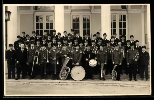 Foto-AK Gruppe posiert mit Blasinstrumenten