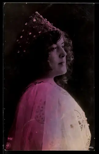 Foto-AK NPG Nr. 495/2: Junges Mädchen mit Locken u. spitzer Kappe
