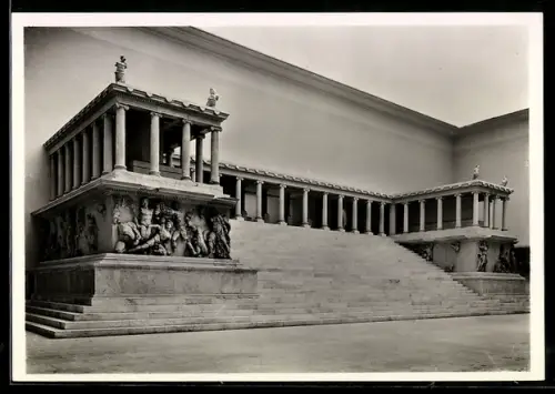 Foto-AK Deutscher Kunstverlag, Nr. 1: Berlin, Pergamon-Museum, Der Altar von Pergamon
