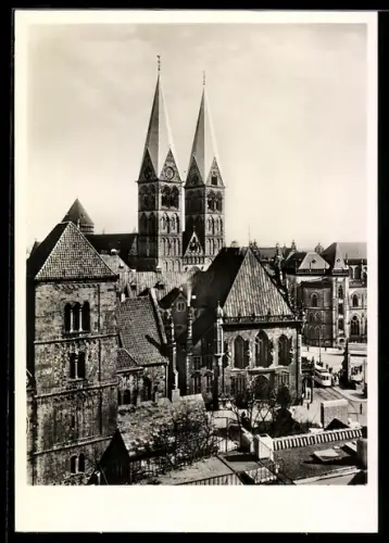 Foto-AK Deutscher Kunstverlag, Nr. 10: Bremen, Domtürme, Rathaus und links vorn Turm der Liebfrauenkirche