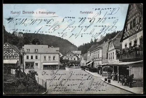 AK Berneck i. Fichtelgebirge, Partie am Marktplatz