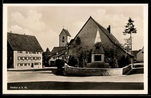 AK Stetten, Strassenansicht mit Kriegerdenkmal und Gasthof zum Kreuz