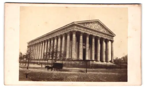 Fotografie unbekannter Fotograf, Ansicht Paris, la Madelaine, eindrucksvolles architektonisches Bauwerk