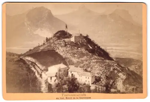 Fotografie unbekannter Fotograf, Ansicht Grenoble, Tour-sans-venin au fond Massif de la Chartreuse