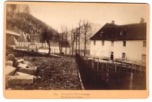 Fotografie unbekannter Fotograf, Ansicht Saint-Pierre-de-Chartreuse, Blick auf die Hotellerie des Dames