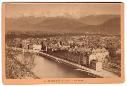 Fotografie unbekannter Fotograf, Ansicht Grenoble, Blick auf die Stadt mit Alpenpanorama