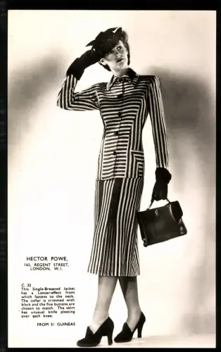 Fotografie unbekannter Fotograf und Ort, Hector Powe, Elegante Dame in gestreifter Kleidung mit Handtasche
