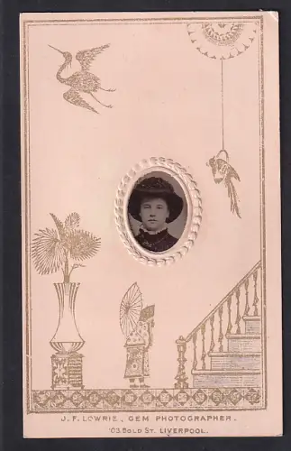 Fotografie Ferrotypie J. F. Lowrie, Liverpool, Bold St 103, Porträt einer Dame mit Hut