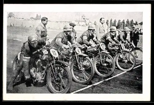 AK Motorrad-Rennfahrer mit ihren Maschinen beim VII. Memorial J. K. Lobkowicze Motorradrennen, Speedway