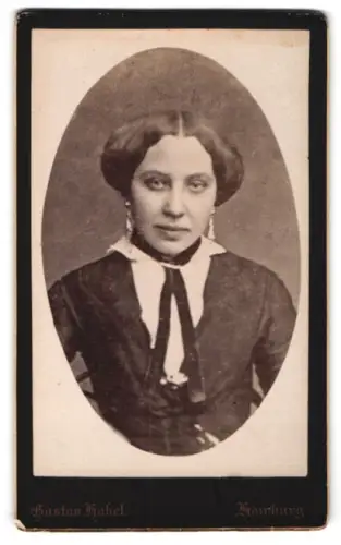 Fotografie Gustav Habel, Hamburg, Poolstrasse 18, Porträt einer Frau