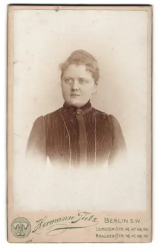 Fotografie Hermann Tietz, Berlin, Leipziger Strasse 46, Porträt einer Frau