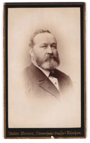 Fotografie Atelier Werner, München, Schwanthaler Strasse 1, Porträt eines Herrn mit Bart