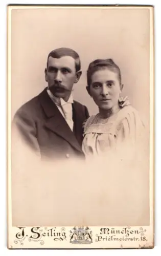 Fotografie J. Seiling, München, Prielmeierstr. 18, Porträt eines Paares